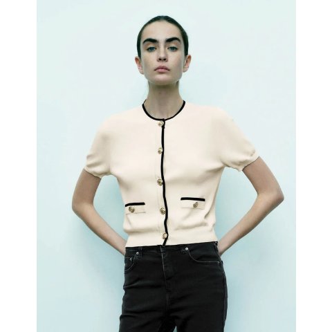 URban Revivo金扣针织短袖