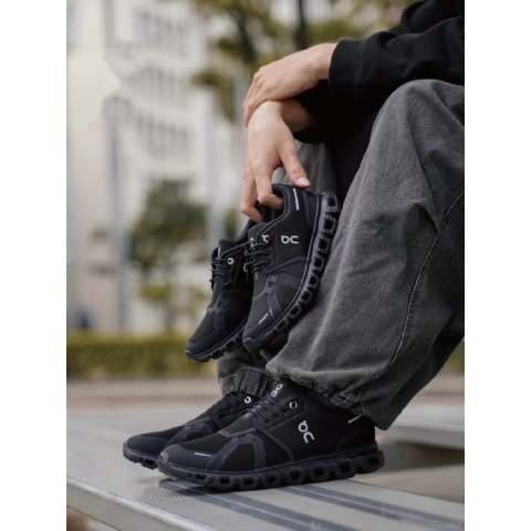 CLOUD 6黑色跑鞋