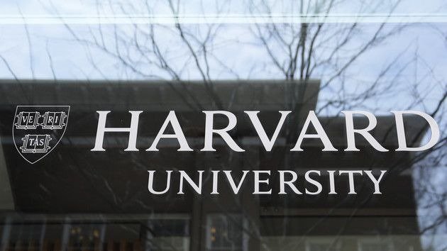 重磅!美国重启国际学生面签,申请人必须公开社交媒体账号