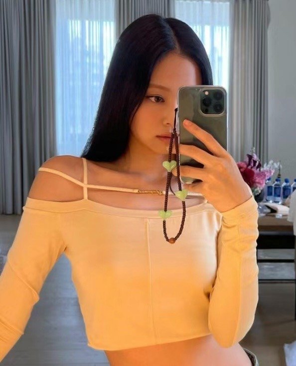 上衣 Jennie同款