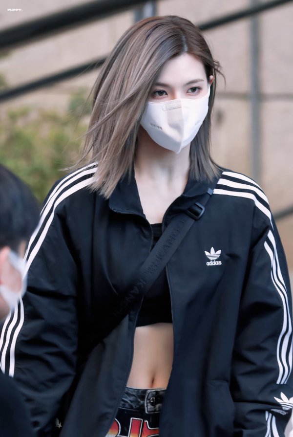 外套 裴真率同款