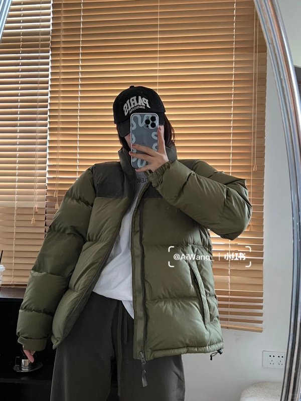 卡其色 & 黑色 1996 Retro Nuptse 羽绒夹克

