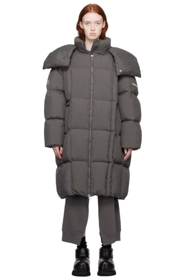 灰色长款羽绒服