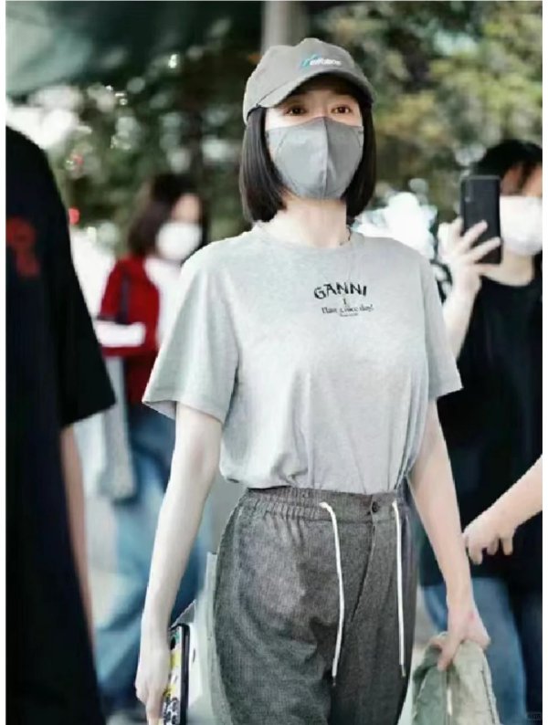 灰色 Relaxed T 恤