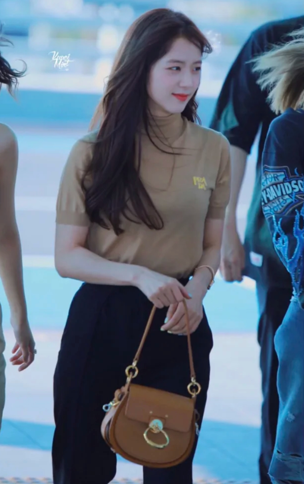 焦糖色 Tess 小猪包 Jisoo同款