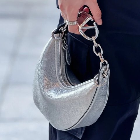 Valentino国内官￥11940mini月亮包银色