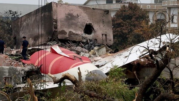 印度200+人空难初步报告:起飞数秒燃油被人为切断,驾驶舱录音令人不寒而栗