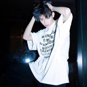 Balenciaga小鬼同款！一百多买巴黎世家七国语言短袖