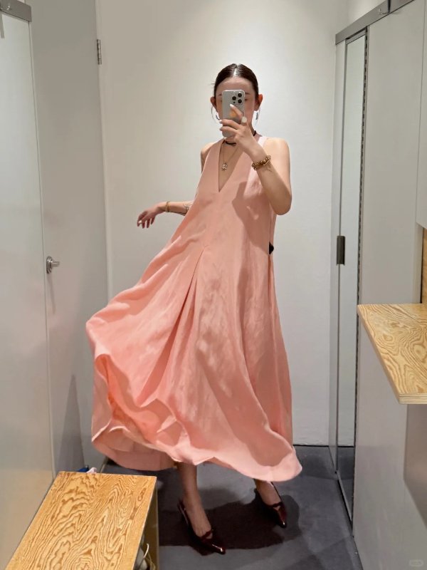 蜜桃粉v领裙