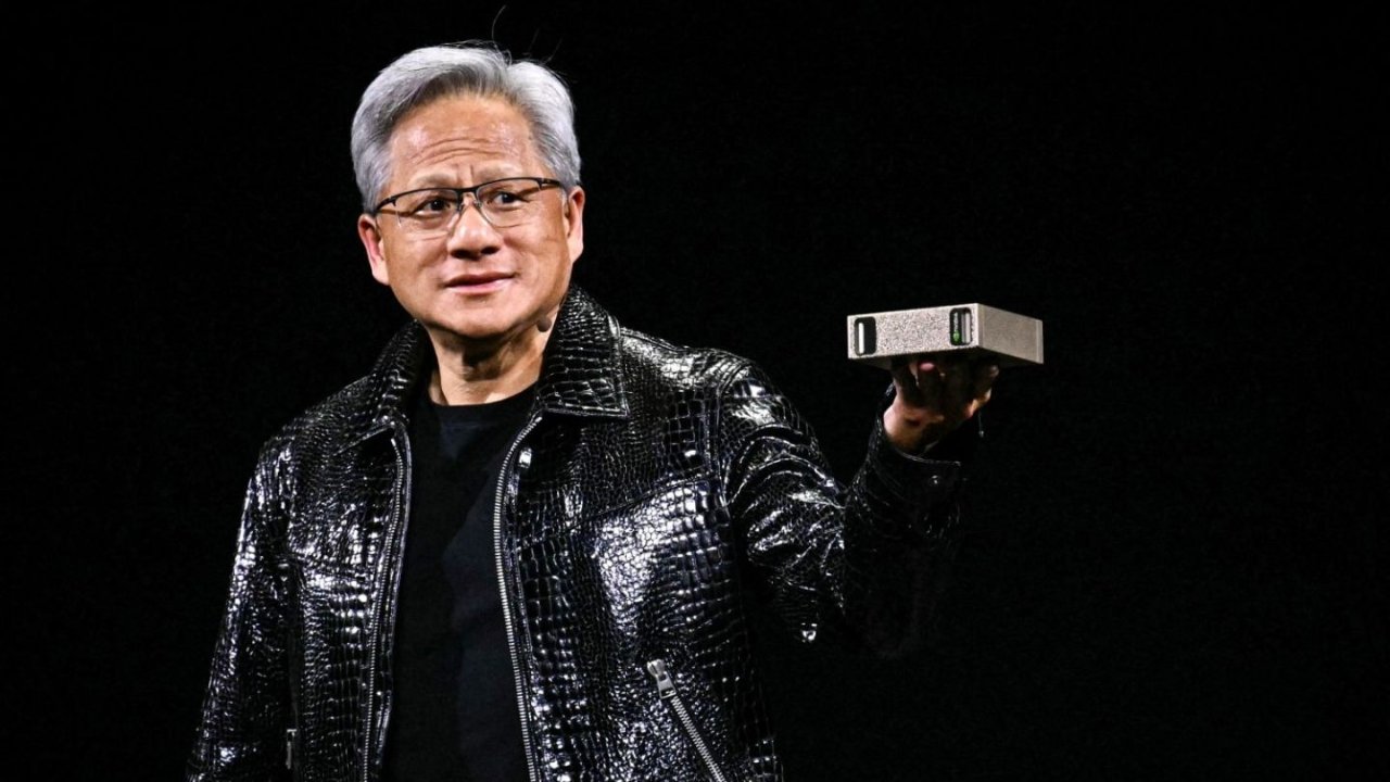 英伟达CEO黄仁勋抛售逾3600万美元股票,身价赶超巴菲特