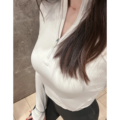 【美品】Lululemon♡ライトウェイト クロップド トラックジャケット 6 LM4ABZS_046386_5?size=1600,1600