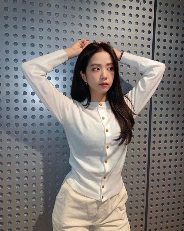 Bea 奶油白羊毛开衫 Jisoo同款