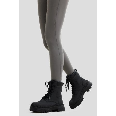 轻便软底马丁靴