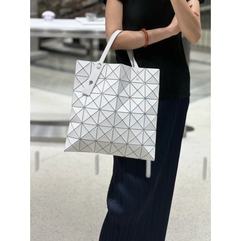 Bao Bao Issey MiyakeOff-White Lucent 一色托特包
