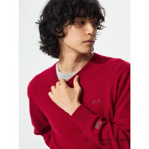 UniqloUNIQLO KAWS 羊绒圆领毛衣