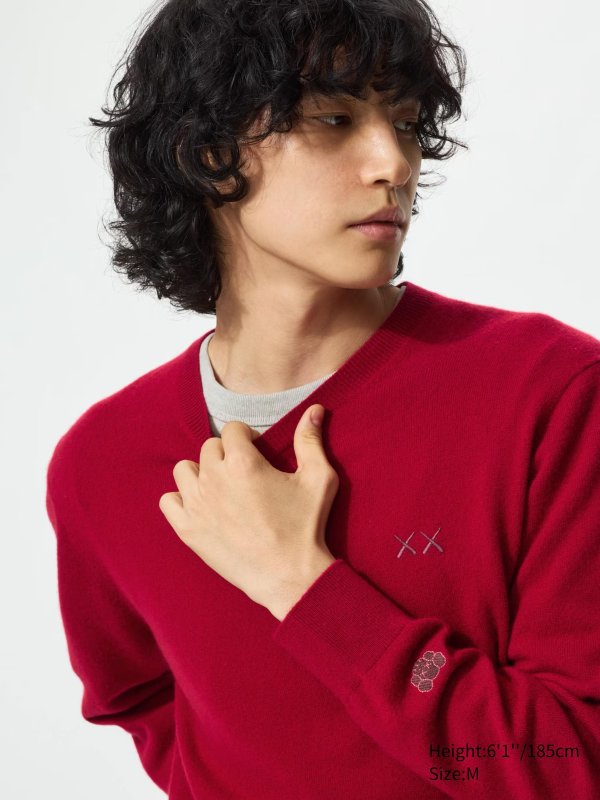 UNIQLO KAWS 羊绒圆领毛衣