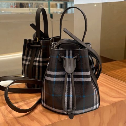 格纹抽绳水桶包