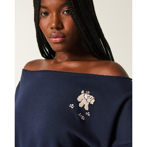 Hollister小狗一字肩卫衣