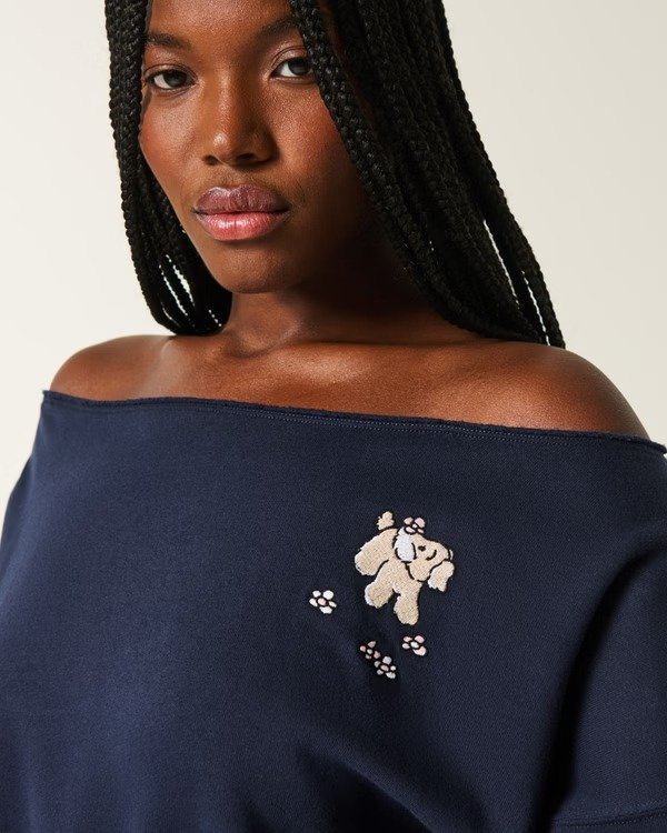 小狗一字肩卫衣