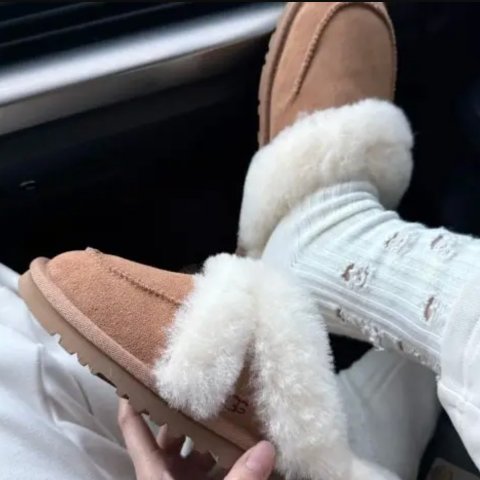 UGG新款就打折啦！Loria 女士毛绒拖鞋