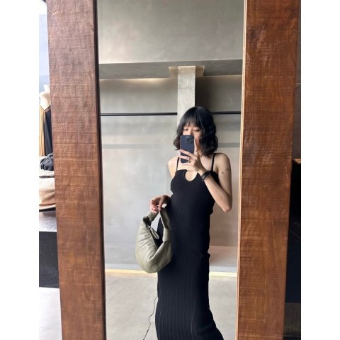 JacquemusSkims 贵替！@蛙蛙请立正Jacquemus Sierra 中长吊带连衣裙