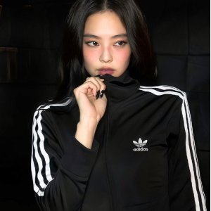 adidas 黑五价！三道杠宽松夹克€90 泡芙外套€104