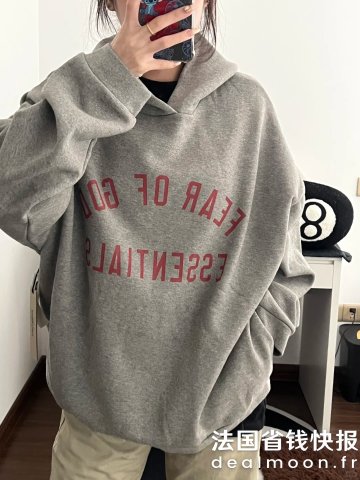 这件直接半价 还不快拿下@iamooicetitii ESSENTIALS 抓绒连帽卫衣