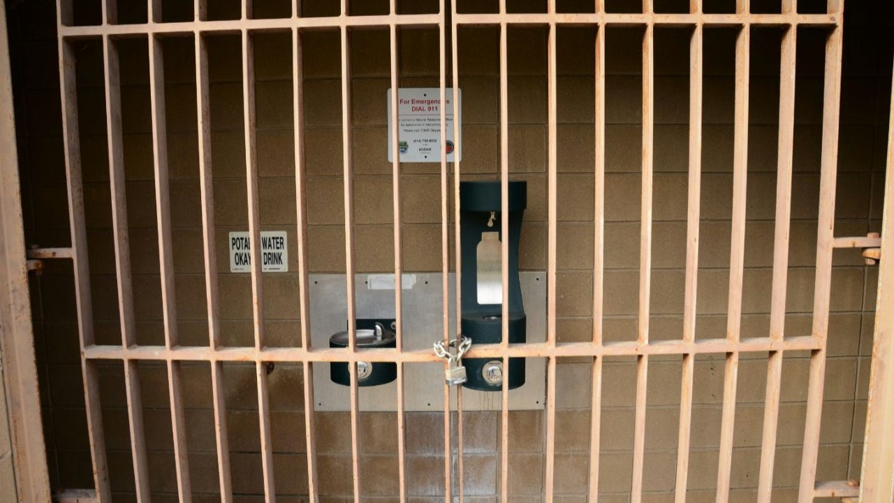 法国前总理尼古拉·萨科齐仅入狱3周，获释请求获准！但需接受司法管制