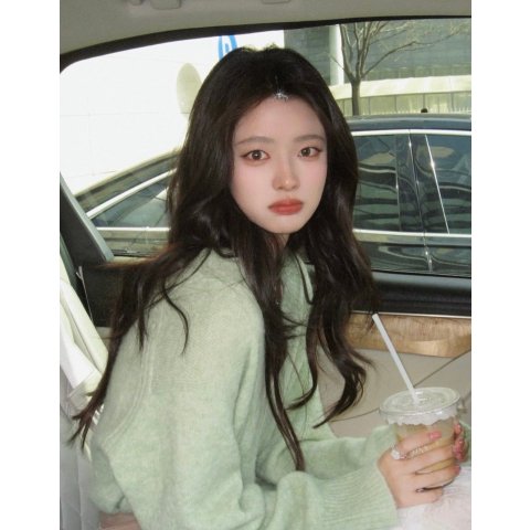 好清新的绿色！徐若晗上身相似款Paige Roselia 羊毛混纺高领毛衣