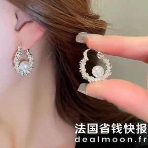 不到两欧买个小饰品，很超值了Shiny 水钻圆圈耳环