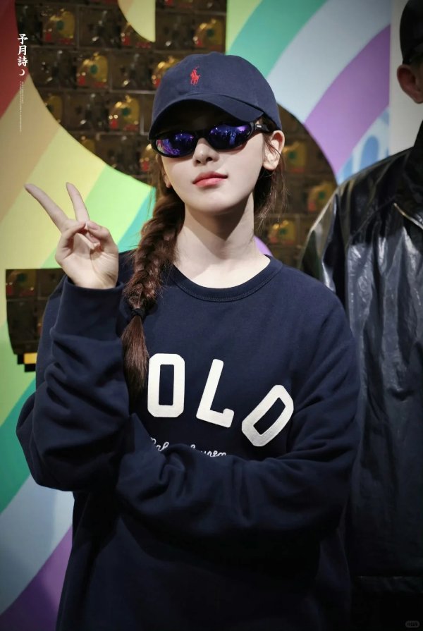  黑色棒球帽 标志