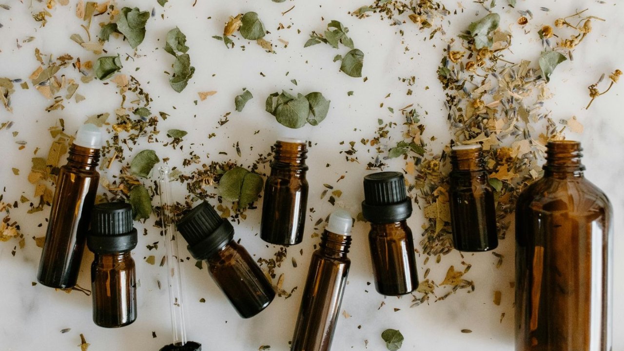 法国常见精油合集 - 功效用法、常见品牌，精油如何使用？