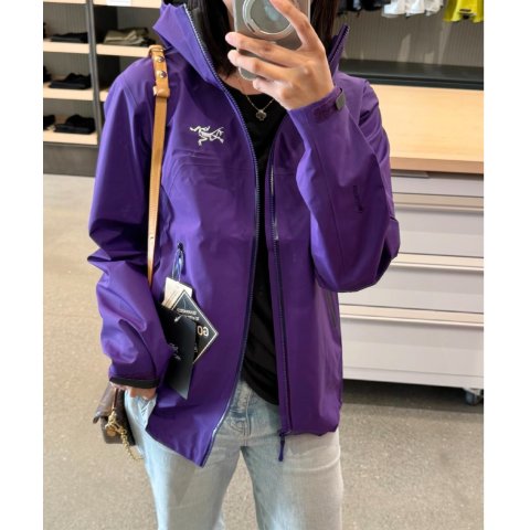 岩隙紫可太好看啦！@花栗鼠户外装备Arcteryx BETA 女款防水夹克