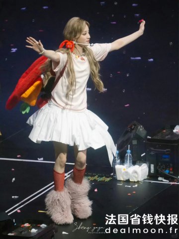 UGG宋雨琦同款 今日做粉色怪人@杭州大厦UGGluff Momma粉色毛毛靴