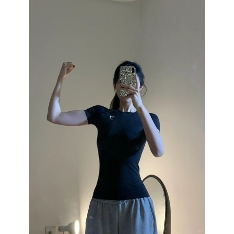 Gymshark日常配瑜伽裤也很美！超有腰臀比！！Vital Seamless t恤