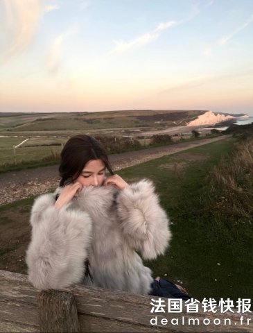 秋冬必备皮草！相似款@Latitude OfficialTheLatest 短款仿皮草外套 冰白色