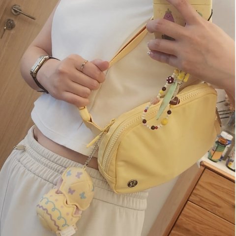 Lululemon图片@XizizziEverywhere 大号腰包