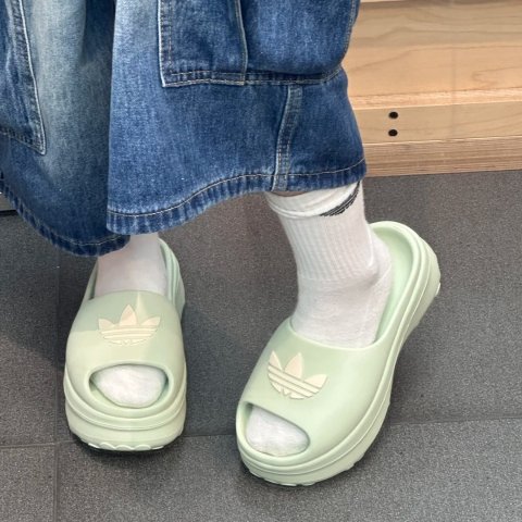 Adifom Stan 拖鞋 黑色