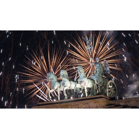 已确认将免费开放勃兰登堡门跨年烟花排队，点击查看新闻