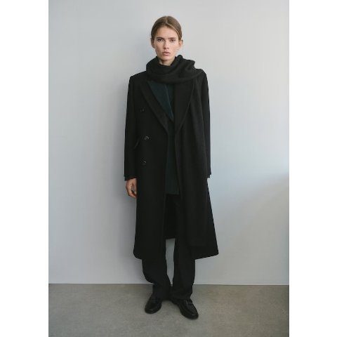 黑色羊毛大衣