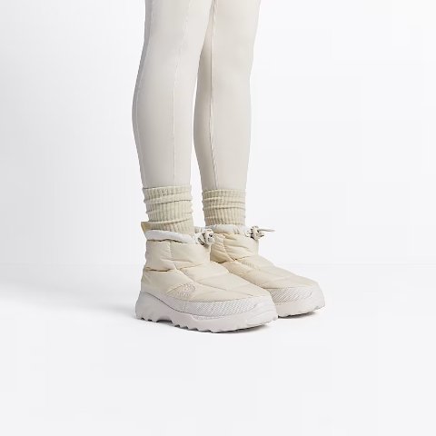 The North Face Nuptse 羊毛雪地靴