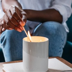 47折起  Neom精油蜡烛€28