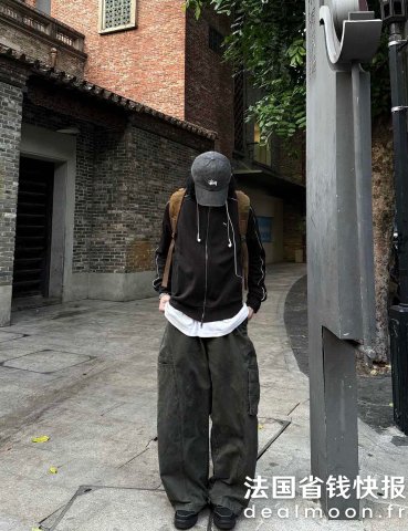 Puma基础运动卫衣！相似款@熬夜热病椰SMALL LOGO 连帽拉链卫衣 黑色