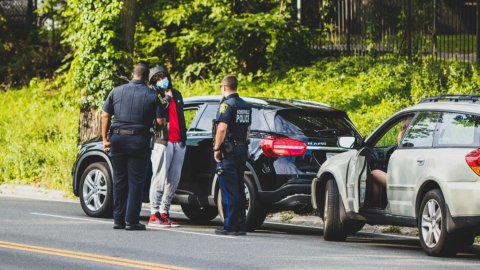 惨烈车祸！14岁少年疑因"笑气"驾车失控冲入泳池！3名青少年溺水生亡！