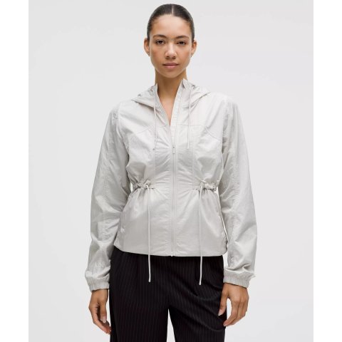 Drawstring 防水连帽夹克