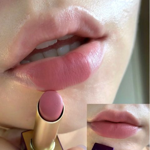 Valentino旷野紫 限定唇膏 125R荆刺玫瑰