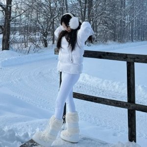 新款84折 封面月球靴仅€197