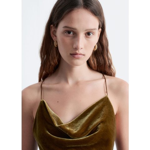 Strappy 天鹅绒吊带上衣