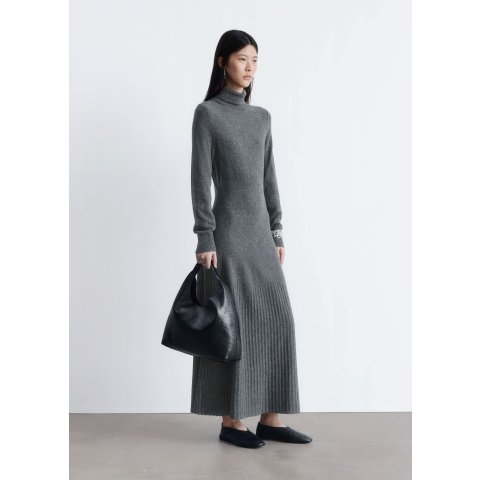 Merino 羊毛高领连衣裙
