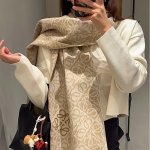黑五捡漏：奢牌专柜款配饰！Loewe马海毛围巾€224，Jacquemus围巾€175